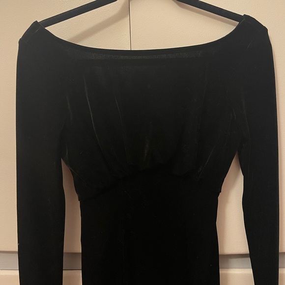 Laura Byrnes California Beatrix Gown in Black Velvet - Small - Picture 5 of 6